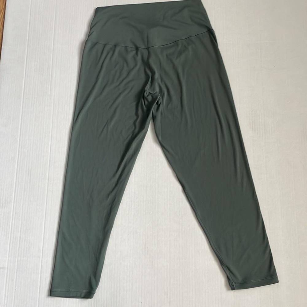 Offline by Aerie Real Me Laced Hi Waisted 7/8 Legging XL Short color Palm - Picture 2 of 3